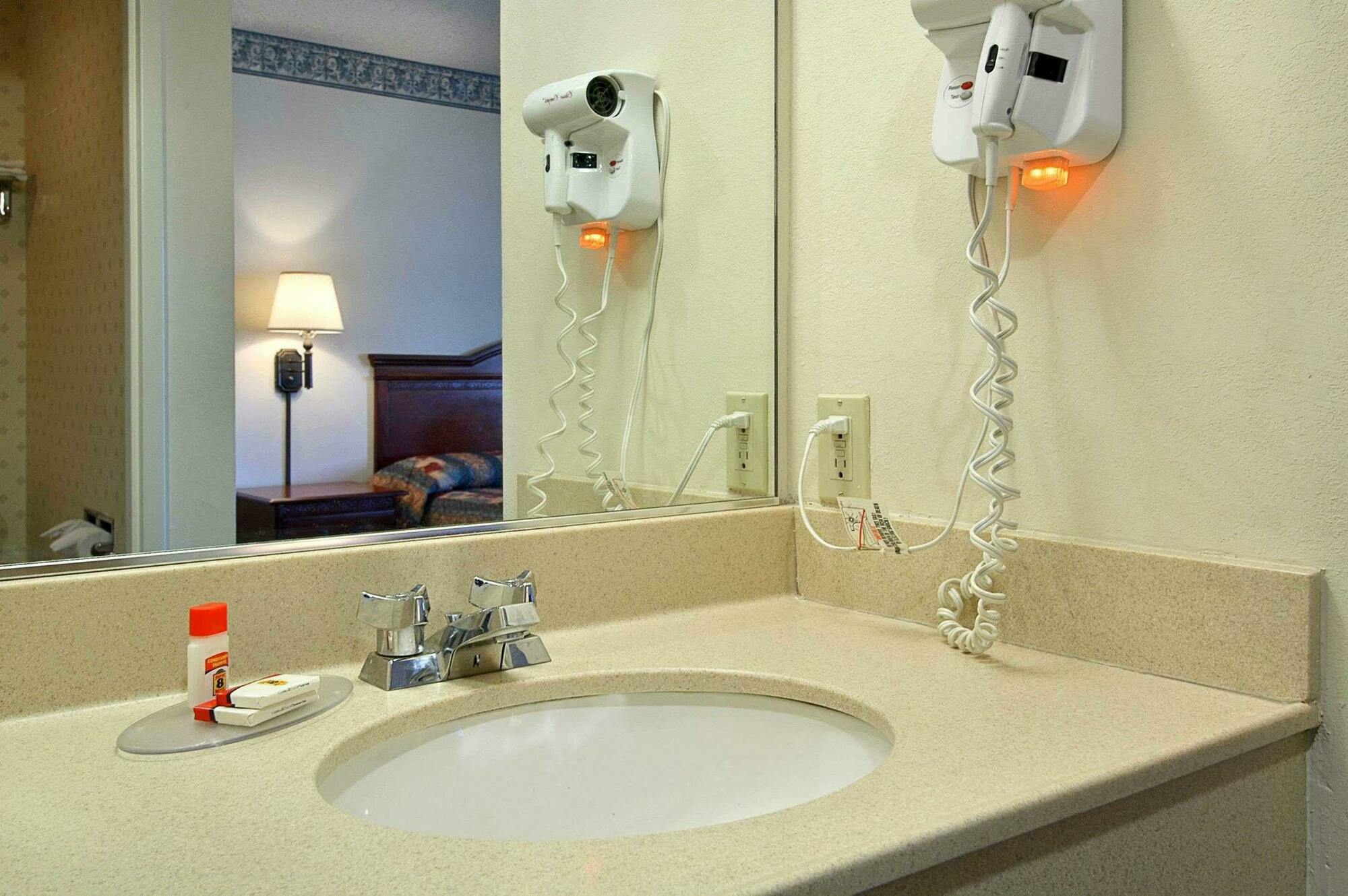 Super 8 By Wyndham Allentown Habitación foto